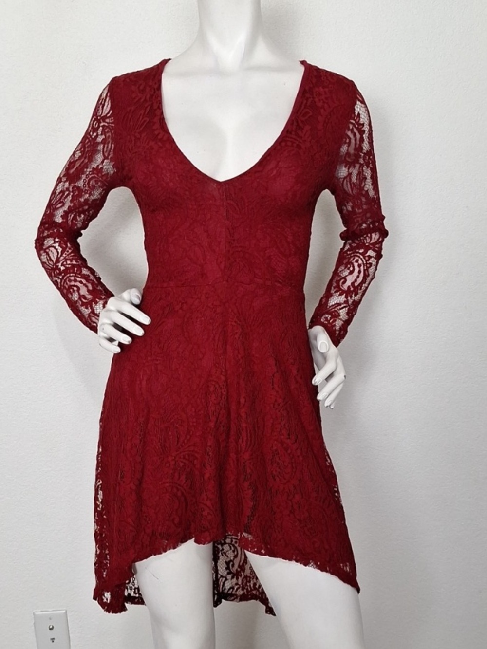 Honey Punch Red Floral Lace Romantic Coquette Asymmetric Hem Mini Dress Size S